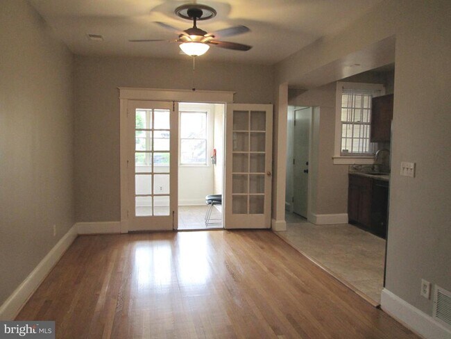 Foto del edificio - 109 Longfellow St NE