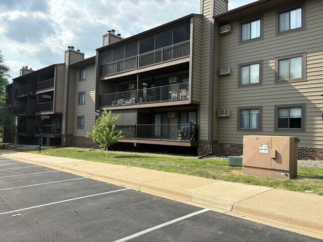Foto del edificio - 7301 W 101st St