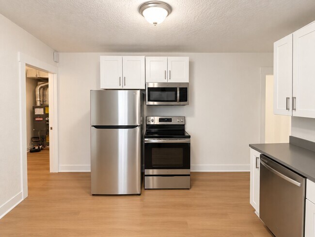 Foto del edificio - 458 E Lambourne Ave