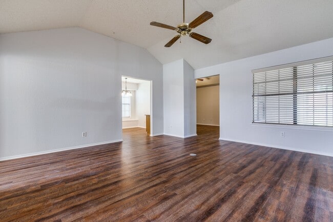 Building Photo - Lovely 3 Bedroom, 2 Bathroom Home in Mesqu...