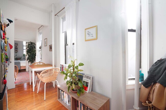 Foto del edificio - 249 W 20th St