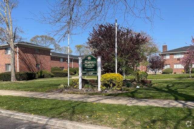 Building Photo - Fairfield Maples at Bay Shore