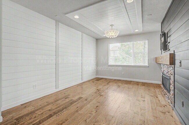 Foto del edificio - 7255 W Evans Ave