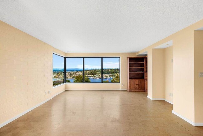 Foto del edificio - Gorgeous Top Floor Unit in East Queene Ann...