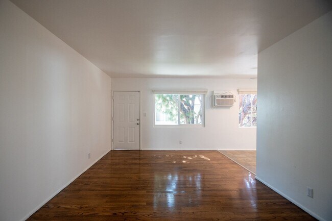 Foto del edificio - 10834 Bloomfield St