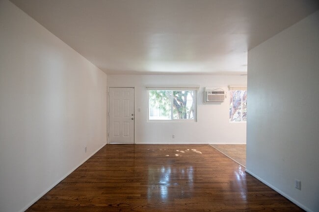 Building Photo - 10834 Bloomfield St