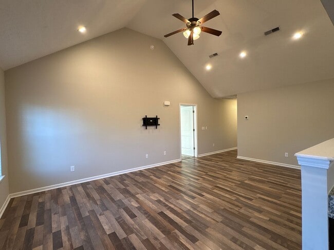 Building Photo - Beautiful Home in Woodridge Estates..