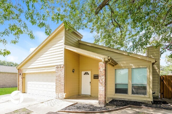 Foto del edificio - 3807 Mountain Rose Ln