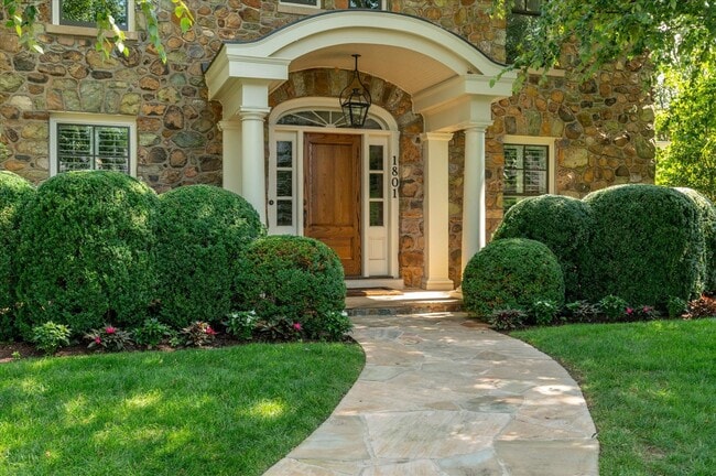 Building Photo - Exceptional Living in the Heart of Arlington, VA