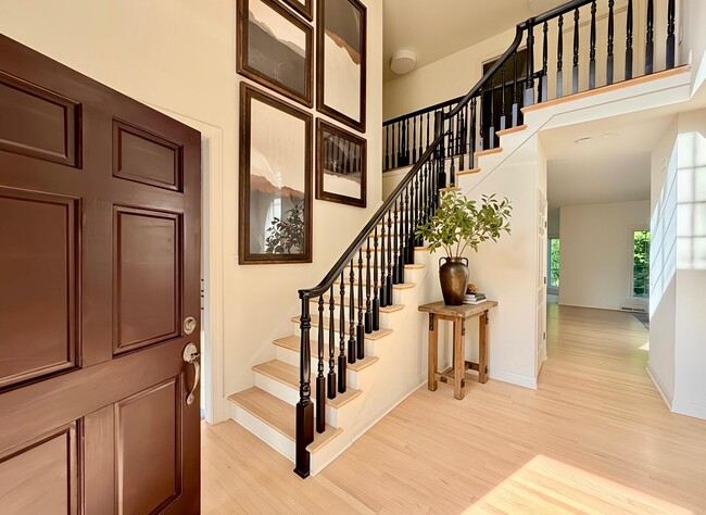 Building Photo - 900 Evergreen Cir