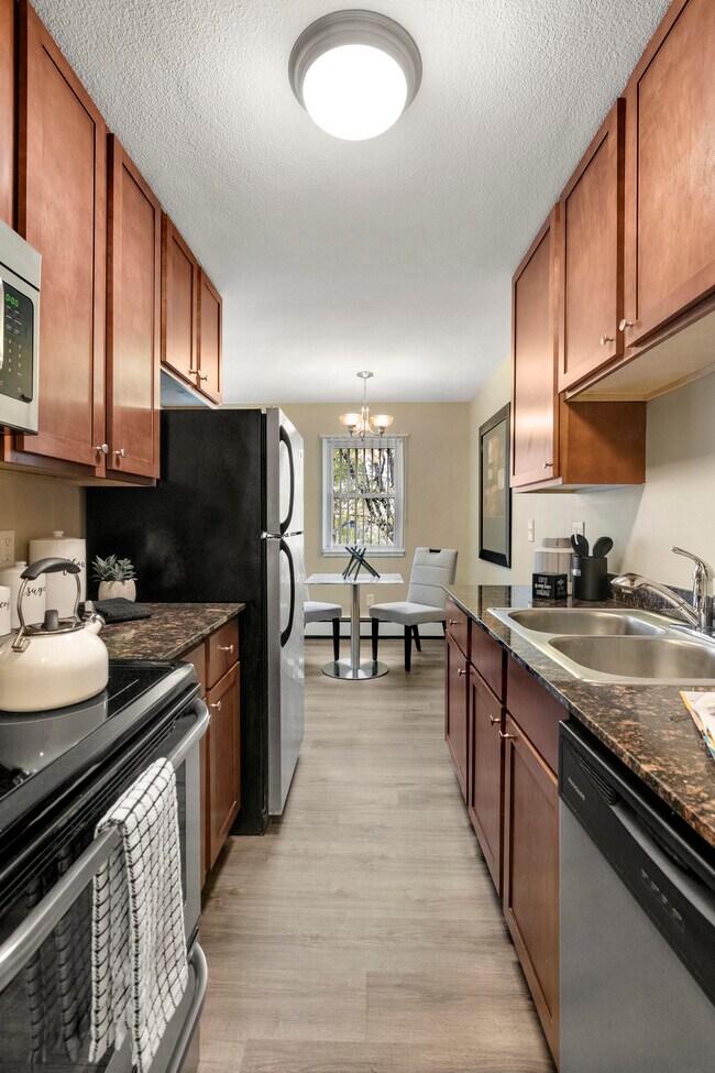 Building Photo - Colonial Terrace