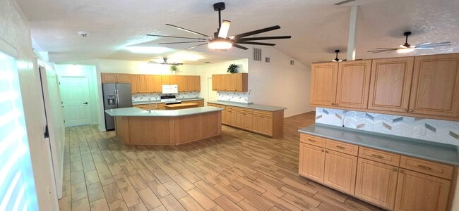 Foto del edificio - 3520 SE 10th Pl