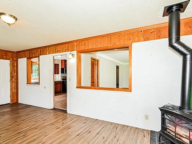 Building Photo - 5707 Irving Ave N