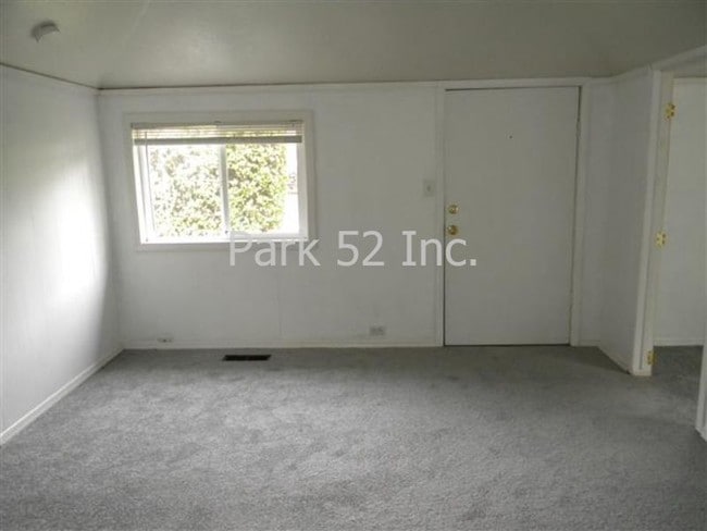 Building Photo - 822 N Orchard St