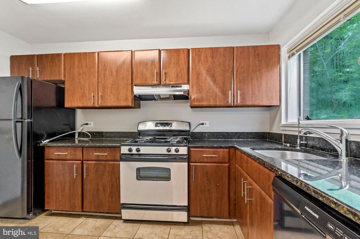 10643 Weymouth St Unit 10643, Bethesda, MD 20814 Room for Rent in