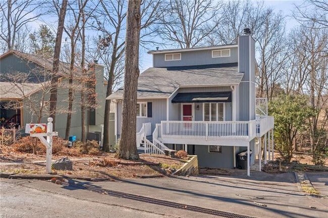 Building Photo - Room in House on Merry Oaks Trail