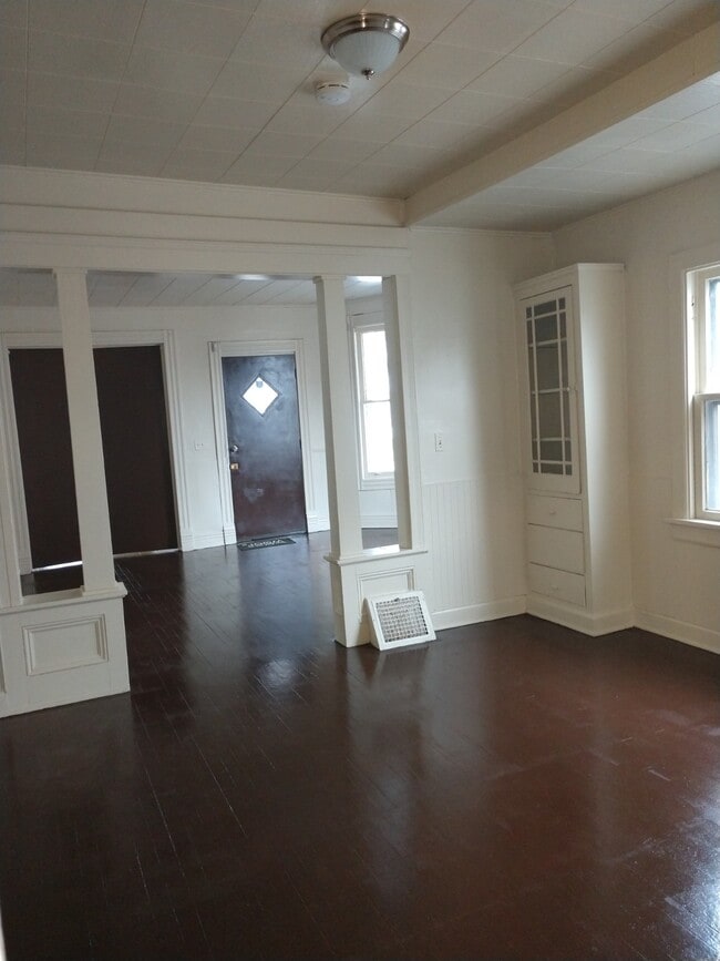 Building Photo - 3223 Riverside Ave