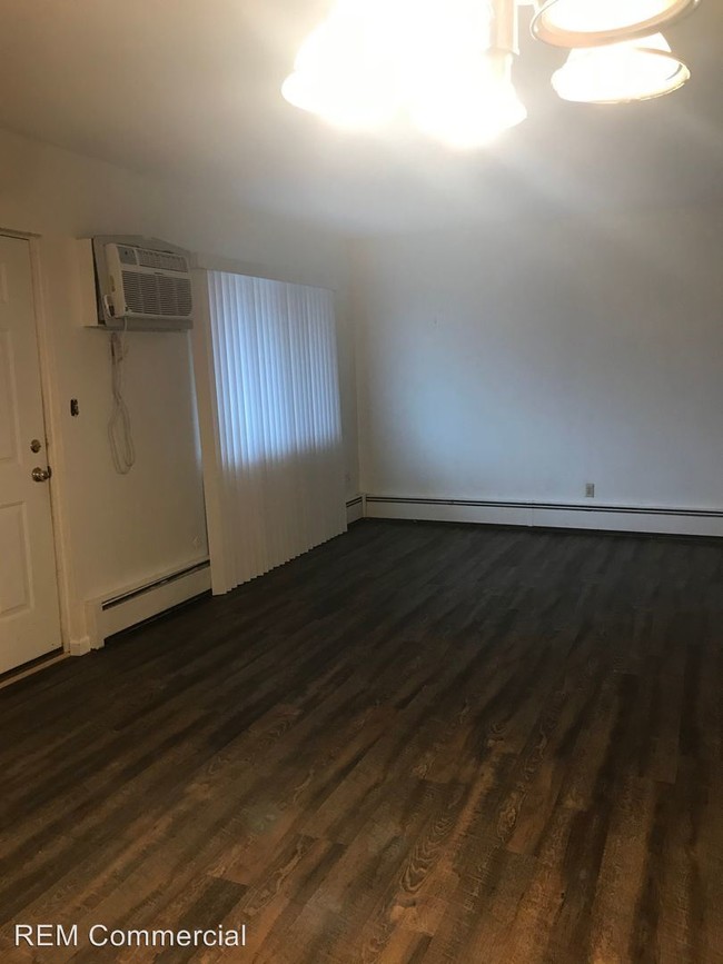 Foto del edificio - 2323 Newton St