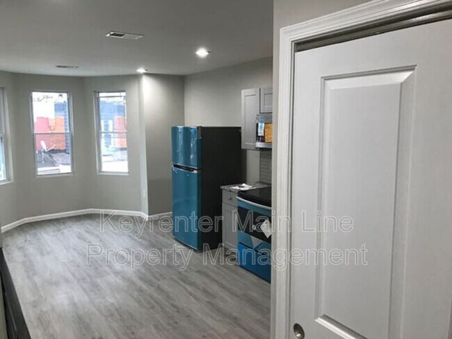228 S Edgewood St - 4