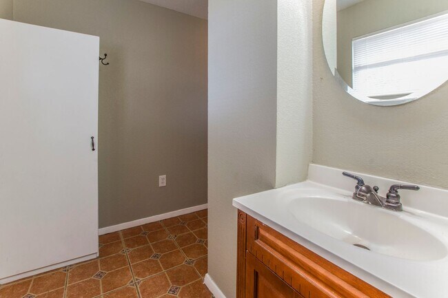 Foto del edificio - 3 Bedroom/2 Bathroom  House for Lease