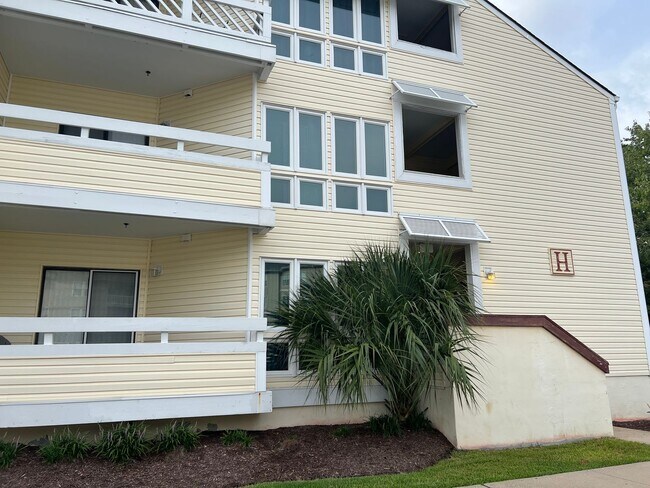 Building Photo - NMB Two Bedroom, Two Bath Condo is one mil...