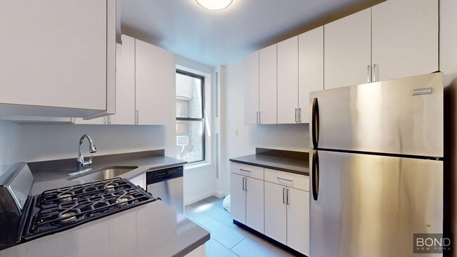 Building Photo - 109 E 88th St