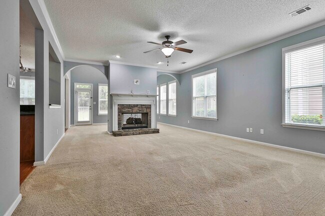 Building Photo - 125 Summit Point Dr