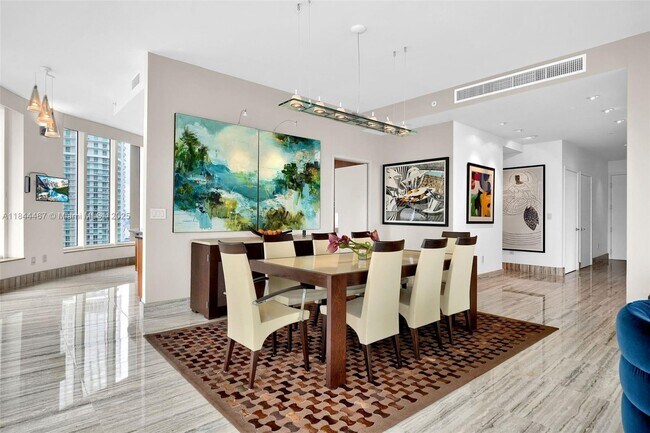 Foto del edificio - 901 Brickell Key Blvd