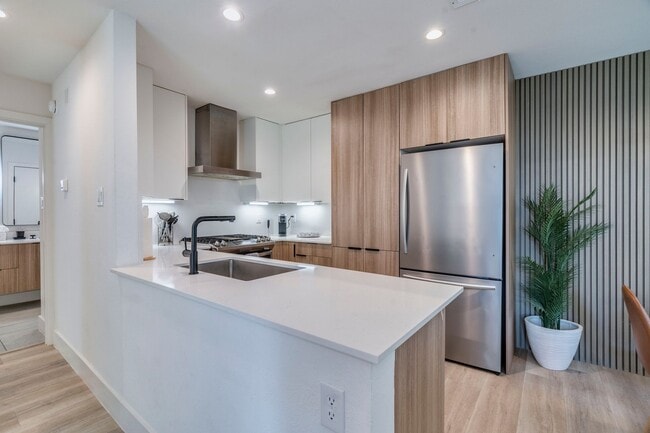 Building Photo - 1902 Albury Cove