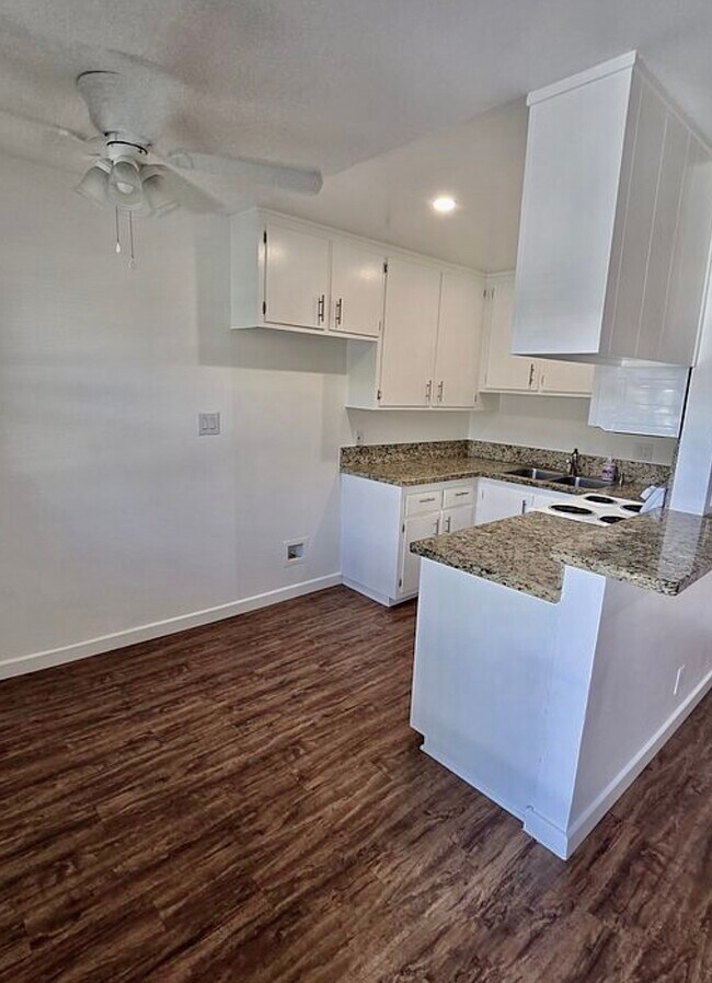 Foto del edificio - 2421 W 227th St