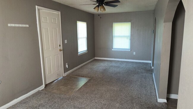 Foto del edificio - Private Duplex off Leavenworth Rd in KCKS