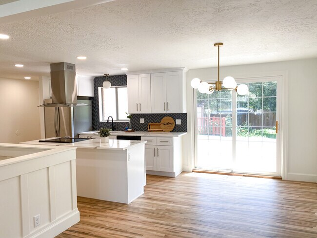 Liv Room open view to Kitchen - 846 N 60 E