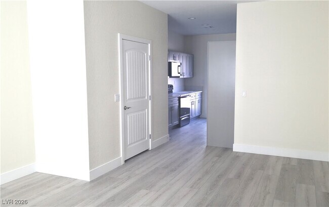 Foto del edificio - 1060 S Nail Crk Ct