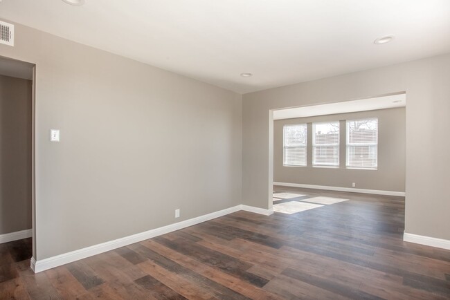 Foto del edificio - LARGE 3BD's in heart of St. Louis' Macklin...