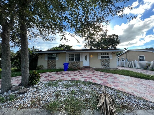 Centrally Located Single Family Home In Fort Lauderdale!!! - Centrally Located Single Family Home In Fort Lauderdale!!!