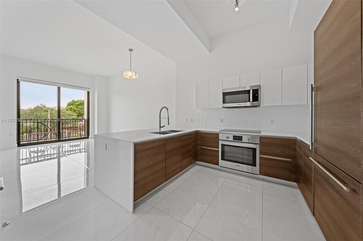 Primary Photo - 301 Altara Ave