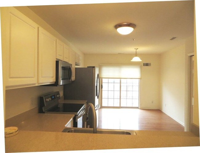 Foto del edificio - 2 BEDROOM TOWNHOUSE