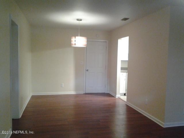 Foto del edificio - 2926 Searchwood Dr