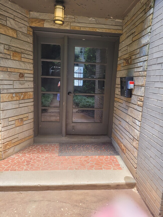 Building Photo - 227 N Dotger Ave