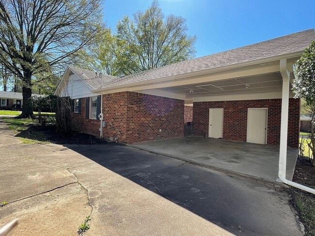 Building Photo - Deposit Special! You're Home Awaits