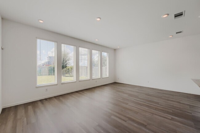 Building Photo - 4146 Balboa Dr