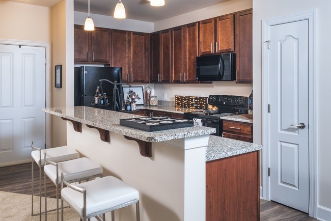 Amplias cocinas con islas* - Abberly at Southpoint Apartment Homes