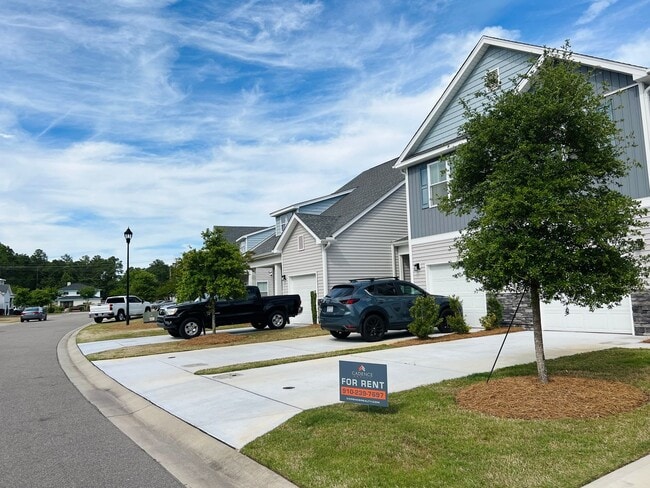 Building Photo - NOW AVAILABLE - Spacious 3 Bed | 2.5 Bath ...