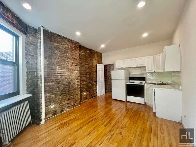Building Photo - 254 East 3rd St 8