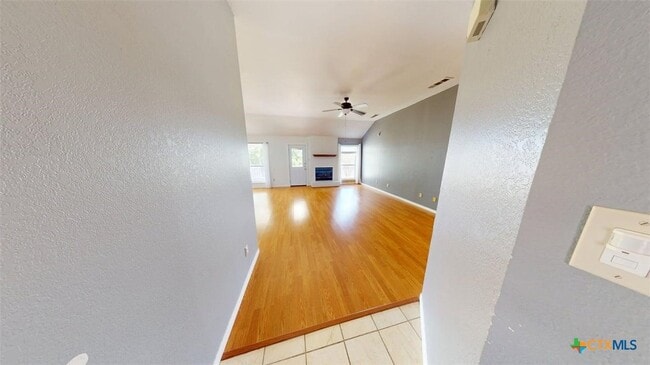 Building Photo - 411 Tomahawk Dr