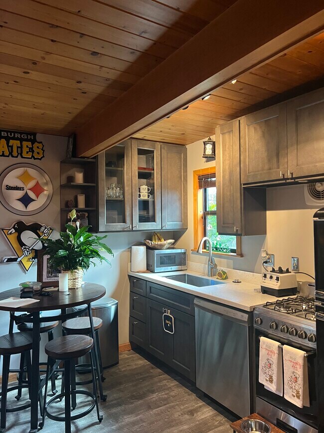 Kitchen - 15 Locke Ln
