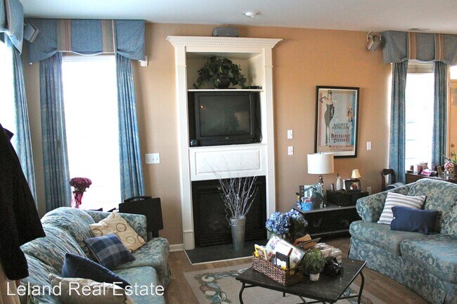 Building Photo - 2 br, 2.5 bath House - 5209 Fulwood Court