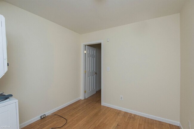 Foto del edificio - 2 br, 1 bath Triplex - 1745 WILLINGTON ST ...
