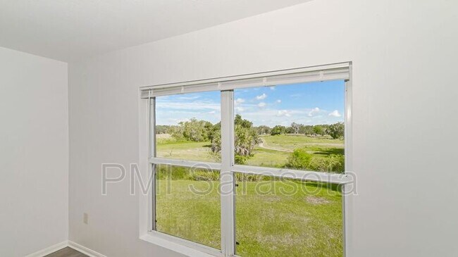 Foto del edificio - 389 Bobby Jones Rd