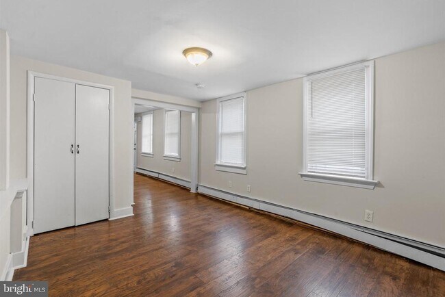 Building Photo - 312 York St